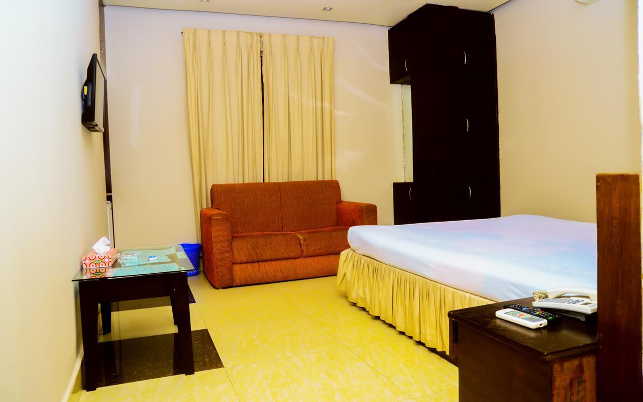 Royal Living Hotel & Suites Chittagong Bagian luar foto