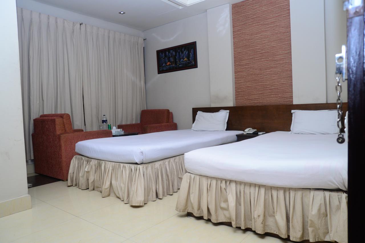 Royal Living Hotel & Suites Chittagong Bagian luar foto