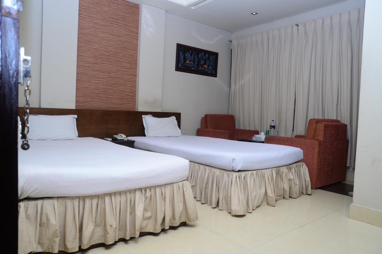 Royal Living Hotel & Suites Chittagong Bagian luar foto