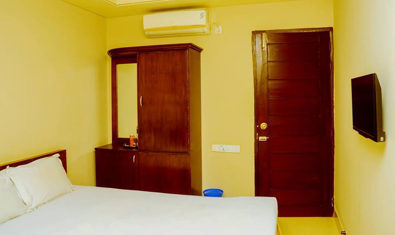 Royal Living Hotel & Suites Chittagong Bagian luar foto