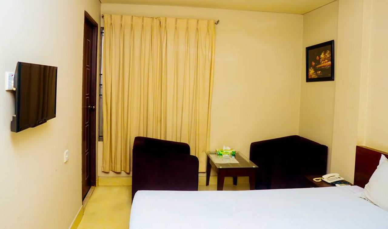 Royal Living Hotel & Suites Chittagong Bagian luar foto