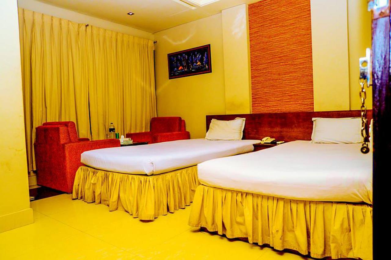 Royal Living Hotel & Suites Chittagong Bagian luar foto