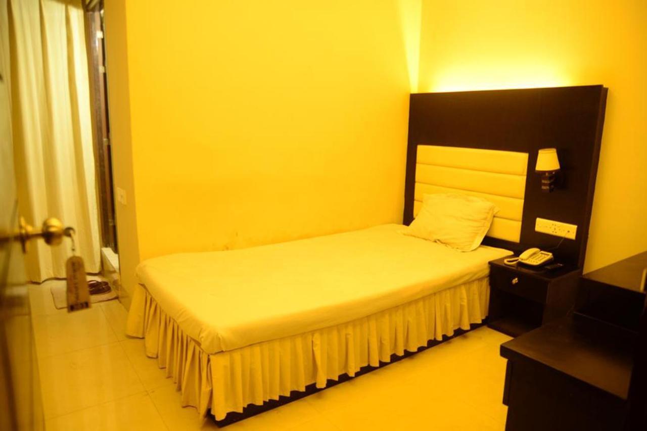 Royal Living Hotel & Suites Chittagong Bagian luar foto