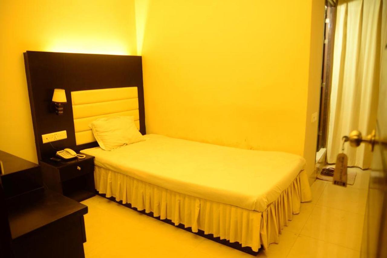 Royal Living Hotel & Suites Chittagong Bagian luar foto